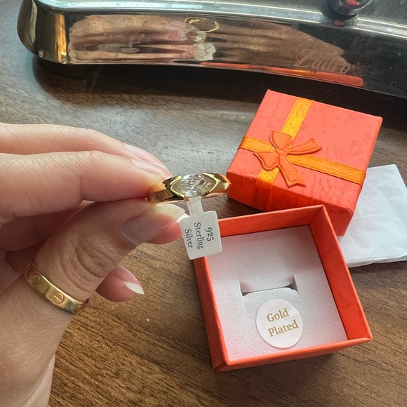 Beautiful Modern Gold Plated Ring - Picture 2 of 2